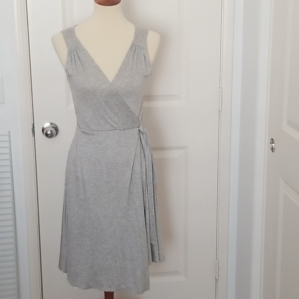 Aiden y long grey dress no size but I thin…